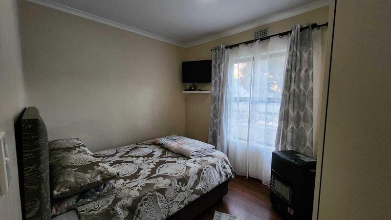 2 Bedroom Property for Sale in Buhrein Western Cape